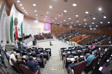 
El Pleno de este Congreso aprobó, con 39 votos a favor, sin abstenciones ni votos en contra, el dictamen de la Comisión Permanente de Hacienda del Estado por el que se reforma los artículos 6, 11, 12 y 18 Bis de la Ley de Coordinación Fiscal para el Estado y los Municipios de Veracruz, que armoniza el marco jurídico local con la legislación federal en la distribución del Fondo de Fomento Municipal, que forma parte de la Recaudación Federal Participable.