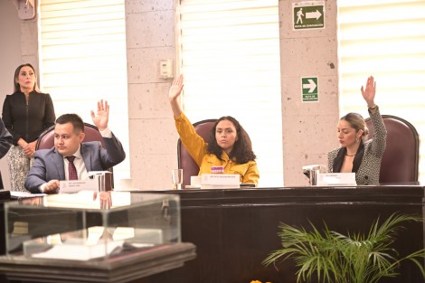 A propuesta de la Junta de Coordinación Política (Jucopo), el Congreso del Estado autorizó la baja contable y del inventario de 832 bienes muebles propiedad del Poder Legislativo, relacionados con el Acuerdo del Subcomité de Adquisiciones, Arrendamientos, Administración y Enajenación de Bienes Muebles, con fecha 25 de octubre de este año, debido al deterioro de los mismos. 
