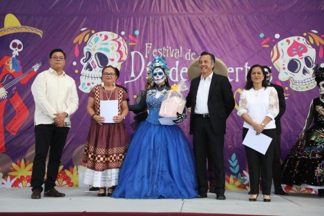 Por la mañana el Gobernador asistió al IPE para disfrutar del Festival de Día de Muertos y Exposición de Altares 2024 que realizaron para conmemorar estas tradiciones, como la presentación del Xantolo, muestra de ofrendas y las tradicionales catrinas y catrines.