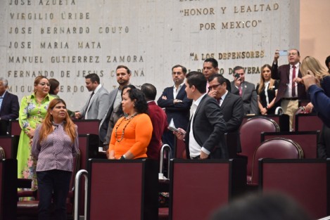 Con mariachis, abrazos, aplausos y lágrimas los diputados de la Sexagésima Sexta Legislatura del Congreso del Estado celebraron su última sesión. 