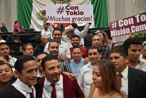 Con mariachis, abrazos, aplausos y lágrimas los diputados de la Sexagésima Sexta Legislatura del Congreso del Estado celebraron su última sesión. 