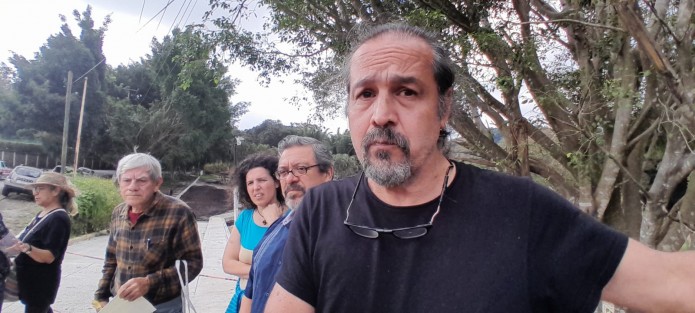Son vecinos de  Zoncuantla, Coatepec, quienes aseguran que la obra no cuenta con permisos y temen que este centro comercial los deje sin agua, ya que se abastecería del manantial de donde ellos se surten. 