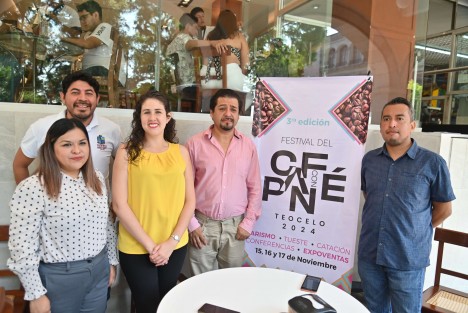Mujeres del Comité Ciudadano del Café de Teocelo presentaron la Tercera Edición del Festival del Café con Pan, que se celebrará del 15 al 17 de noviembre en Teocelo, que además de competencias, contará con una expo-venta de productos locales, conferencias, ponencias y actividades culturales.