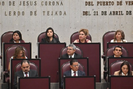 En el Congreso del Estado se celebró la Sesión Solemne para instalar la LXVII Legislatura. Tras integrarse la nueva Mesa Directiva, los 50 diputados rindieron protesta.