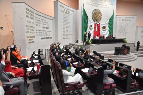 En el Congreso del Estado se celebró la Sesión Solemne para instalar la LXVII Legislatura. Tras integrarse la nueva Mesa Directiva, los 50 diputados rindieron protesta.