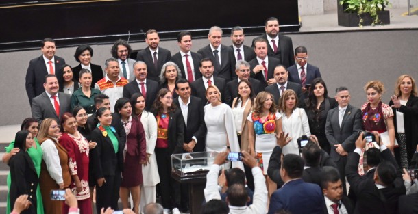 La LXVII Legislatura del Congreso de Veracruz comenzó su primer año de ejercicio constitucional con la conformación de la Mesa Directiva, encabezada por Tanya Carola Viveros Cházaro (MORENA) como presidenta;  vicepresidenta, Tania María Cruz Mejía, del Partido Verde Ecologista de México (PVEM); y Felipe Pineda Barradas, de MORENA, en la secretaría.