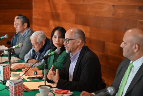 La Dirección General de Difusión Cultural de la Universidad Veracruzana (UV) invitó al evento Récord La Bamba 2024, que se llevará a cabo el 24 de noviembre a las 12:00 horas en el Centro Histórico de Xalapa. Se espera romper el récord de asistencia del año pasado que fue de 2 mil 380 personas bailando este son.