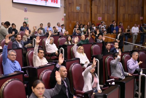 Cuatro son los grupos legislativos constituidos al inicio de la LXVII Legislatura del Congreso del Estado de Veracruz. Este día, el Pleno celebró la Segunda Sesión Ordinaria del Primer Año de Ejercicio Constitucional, en la que quedaron conformados los órganos que representan las diversas fuerzas políticas del estado: Movimiento de Regeneración Nacional (Morena), Partido Acción Nacional (PAN), Partido Verde Ecologista de México (PVEM) y Partido del Trabajo (PT). 