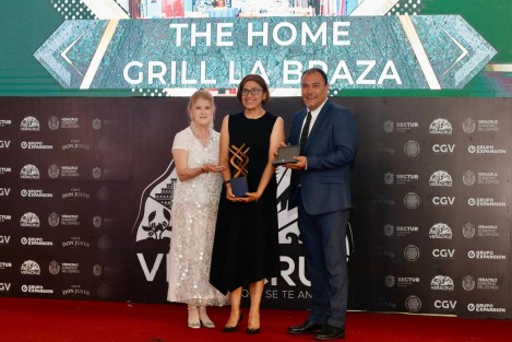  En un trabajo coordinado con la revista México Desconocido y Grupo Expansión, se entregaron reconocimientos a lo más importante del sector turístico en la,   5ta edición del Galardón Turístico Mi Veracruz 2024que difunde y promueve al Estado trascendiendo fronteras e incentivando la competitividad, excelencia y el reconocimiento en el sector de los viajes y el turismo. 
