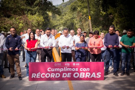 El Gobernador Cuitláhuac García realizó la inauguración de la carretera en concreto hidráulico del entronque Cerrillos - Providencia - Blanca Espuma. 