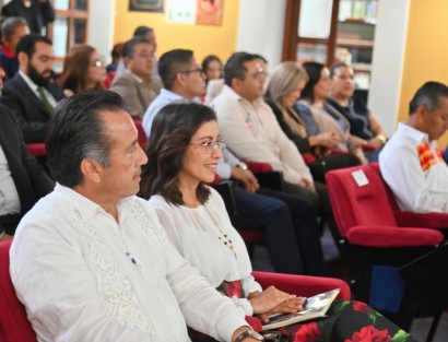 En las instalaciones del COLVER, se presentó el libro La corrupción en el Poder Judicial de la Federación, de la magistrada Denisse Ángeles Uribe Obregón presentes como invitados especiales el gobernador Cuitláhuac García Jiménez, Waltraud Martínez Olvera, jefa de la Oficina de Programa de Gobierno (Progob) entre otros distinguidos personajes.