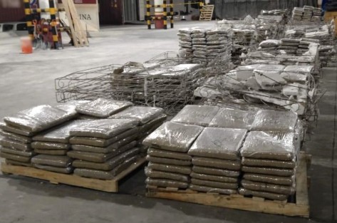 La Fiscalía General de la República (FGR), a través de su Fiscalía Federal en el Estado de Veracruz, en colaboración con la Secretaría de Marina-Armada de México (SEMAR), aseguró aproximadamente tres toneladas 275 kilos de marihuana en la Aduana Marítima ubicada en el Puerto de Veracruz.