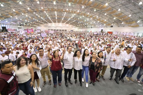 Una verdadera fiesta morenista se vivió en la Asamblea Informativa La Reforma Judicial Va que encabezaron la dirigenta nacional de Morena, Luisa María Alcalde Luján y la gobernadora electa de Veracruz, Rocío Nahle García acompañadas de miembros del nuevo Comité Ejecutivo Nacional y alrededor de 15 mil militantes y simpatizantes congregados en el World Trade Center. 