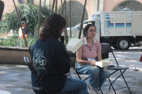 En el Foro Abierto del Ágora de la Ciudad se lleva a cabo un matarón de lectura, en el marco del Día Nacional del Libro, donde se invitó a los asistentes a realizar lectura en voz alta. 