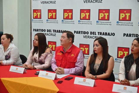 El Partido del Trabajo (PT) celebra que en este primer año de gobierno de nuestra presidenta se comprometa a construir y entregar 120,000 viviendas. Los beneficiarios por primera vez serán las madres de familia. 
