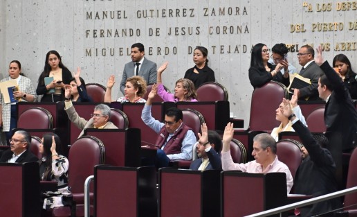 Con 47 votos a favor 2 en contra de Movimiento Ciudadano y cero en abstención, fueron aprobadas las comisiones legislativas  que recibirán los diputados a partir del 18 de noviembre a las secretarías de despacho, en la glosa del sexto informe de Gobierno.