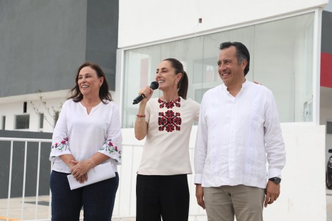 Acompañada de los gobernadores, electa y en funciones, Rocío Nahle y Cuitláhuac García, la Presidenta de la República, Claudia Sheinbaum Pardo realizó una visita de supervisión del hospital de Nautla Dr. Gerardo Díaz Morales. 