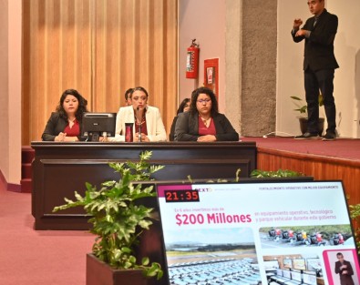 En el auditorio Sebastián Lerdo de Tejada del Congreso del Estado  la titular de la Secretaría de Protección Civil, Guadalupe Osorno Maldonado,  comparecio con motivo de la glosa del Sexto Informe de Gobierno.