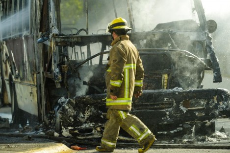 Un autobús se incendió sobre la calle Justo F. Fernández y bulevar Europa, al parecer por fallas en el sistema eléctrico. No hubo lesionados, sólo cuantiosos daños materiales. Bomberos de la ciudad de Xalapa sofocaron el fuego y en la zona se generó tráfico intenso.