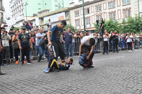 El gobernador Cuitláhuac García presidió el desfile cívico-militar conmemorativo por el 114 aniversario del inicio de la Revolución Mexicana fue acompañado por la presidenta del Poder Legislativo, miembros del gabinete, mandos Militares y titular de la FGE.  