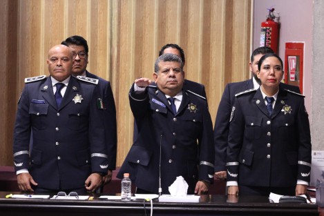 El titular de la SSP, Cuauhtémoc Zúñiga, compareció ante la Comisión de Seguridad del Congreso del Estado Como parte de la glosa del Sexto Informe de Gobierno.