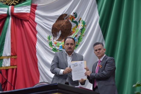El diputado Igor Fidel Rojí López presentó al Pleno de la LXVII Legislatura una iniciativa para reformar las leyes estatales de Planeación y de Desarrollo Urbano, Ordenamiento Territorial y Vivienda, a fin de que sea modificada la vigencia de los Programas de Desarrollo Metropolitano y sean rescatados los recursos invertidos por el estado y los municipios.