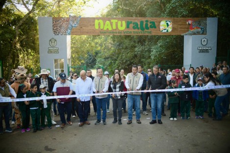 Esta mañana, el gobernador Cuitláhuac García Jiménez, inauguró Naturalia Santuario de Vida Silvestre, proyecto sin precedentes en el sureste del país Le acompañaron su gabinete, el alcalde de Xalapa Ricardo Ahued Bardahuil, representantes del sector empresarial y ciudadanía.

