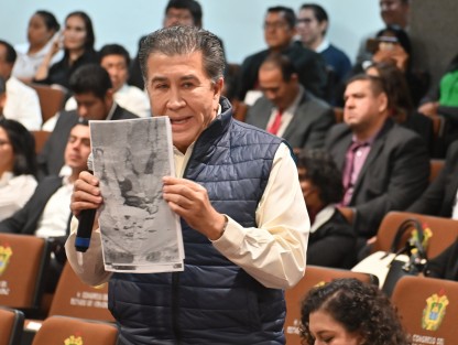 Como era predecible, el tema para cuestionamiento de los diputados de oposición fue el mal estado de algunas carreteras.  Pero las risas no faltaron. 