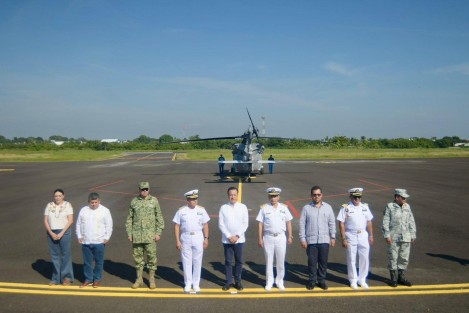 El Gobernador Cuitláhuac García inauguró en Tuxpan, Ver., la Aeropista Fausto Vega Santander de la base Aeronaval de la Armada de México, en la cual se hicieron trabajos de reacondicionamiento y reencarpetamiento para su óptimo funcionamiento en tareas de seguridad y asistencia a la población.