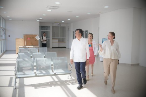 El gobernador Cuitláhuac García Jiménez destacó el ejercicio de casi 170 millones de pesos en tiempo récord, 98 para la construcción y 71 en equipamiento, así como la llegada del personal contratado por el IMSS-Bienestar y el apoyo del Ayuntamiento en la donación del terreno, ya que donde estaba el intento de obra neoliberal fue inviable continuar los trabajos. 