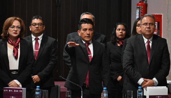 Con la presencia de sólo  algunos diputados el contralor general del Estado, Miguel Ángel Olivares Martínez, presentó la glosa de actividades en su cargo.