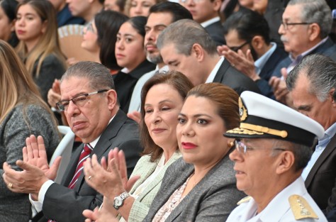 La Gobernadora electa, Rocío Nahle García, asistió al Tercer Informe de labores del aún alcalde de Xalapa Ricardo Ahued Bardahuil, a quien ha confiado la Secretaría de Gobierno en su administración estatal por comenzar. Foto:
