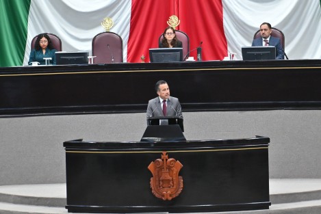 El gobernador Cuitláhuac García Jiménez acudió  a comparecer ante el Congreso local por su Sexto Informe de Gobierno. Lo acompañó la mayoría de su gabinete.