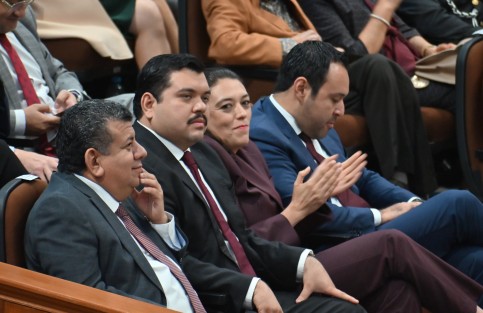 El gobernador Cuitláhuac García Jiménez acudió  a comparecer ante el Congreso local por su Sexto Informe de Gobierno. Lo acompañó la mayoría de su gabinete.