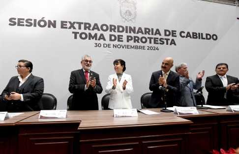 En Sesión Extraordinaria de Cabildo, Alberto Islas Reyes rindió protesta como presidente municipal de Xalapa, en sustitución de Ricardo Ahued Bardahuil, para el periodo comprendido entre el 1 de diciembre de 2024 y el 31 de diciembre de 2025.