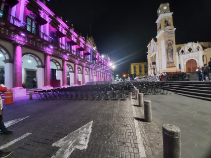 El centro de la capital permanece cerrado este sábado debido a los preparativos para el primer encuentro cara a cara de la Gobernadora Rocío Nahle García con los veracruzanos. 