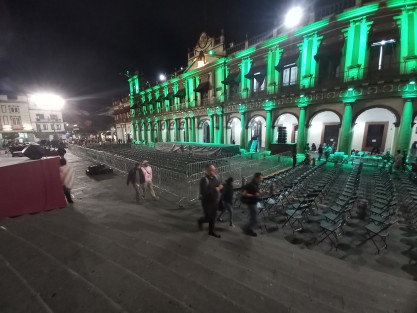 El centro de la capital permanece cerrado este sábado debido a los preparativos para el primer encuentro cara a cara de la Gobernadora Rocío Nahle García con los veracruzanos. 