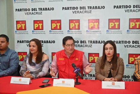 El PT expresó en su comunicado que sin duda alguna el problema que más afecta a Xalapa es la carencia de agua. Es perceptible la aproximación de la época de estiaje y, con ella, las muy probables manifestaciones de inconformidad de la ciudadanía. El alcalde sustituto tendrá que dar a conocer las propuestas de solución a dicha carencia.