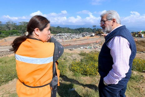 El Alcalde de Xalapa, Alberto Islas, exhortó a la ciudadanía a que en esta temporada decembrina colabore con el Ayuntamiento en la reducción de los desechos no utilizando productos desechables, plásticos de un solo uso y artículos que empleen grandes cantidades de embalaje. 