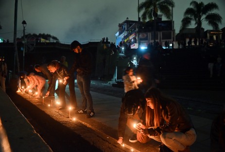 Nuevamente este 7 de diciembre se reprodujo la tradición del norte del Estado conocida como El Niño Perdido, que consiste en colocar velas en las calles en sitios públicos. n Xalapa se colocaron velas en:  velas en el Paseo los Lagos, parque Juárez, el Barrio Xallitic, entre otros. 