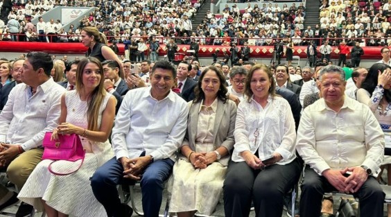  La gobernadora de Veracruz, Rocío Nahle García, participó como invitada de honor en la toma de protesta del recién nombrado gobernador constitucional de Chiapas, Eduardo Ramírez Aguilar. 