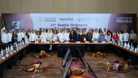 Al encabezar la 50° sesión ordinaria del Consejo Nacional de Seguridad Pública, la Presidenta, Claudia Sheinbaum Pardo, destacó que juntos y juntas: el Gabinete de Seguridad, así como gobernadores y gobernadoras de todo el país, lograrán construir paz y seguridad en México. 