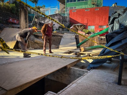 El presidente municipal Alberto Islas Reyes acudió este miércoles a la colonia Emiliano Zapata, con el fin de supervisar el avance que registra la construcción de un cárcamo de bombeo de aguas pluviales en el Andador Los Pinos.