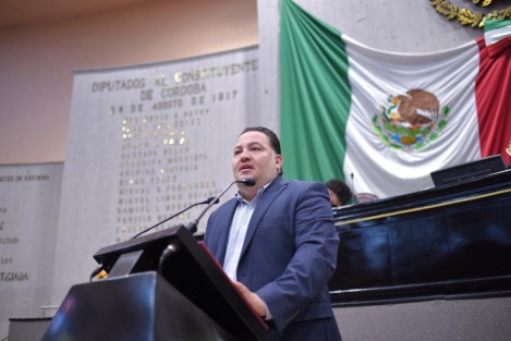 El diputado Luis Vicente Aguilar Castillo presentó al Pleno de la LXVII Legislatura un Anteproyecto con Punto de Acuerdo por el que exhorta a los titulares de los Órganos Internos de Control de los Poderes Ejecutivo, Legislativo y Judicial, de organismos autónomos y de los 212 ayuntamientos de la entidad, para realizar acciones concretas para evolucionar en materia de combate a la corrupción.