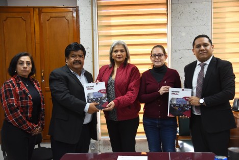 La presidenta de la Mesa Directiva de la LXVII Legislatura del Estado de Veracruz, diputada Tanya Carola Viveros Cházaro, recibió los informes de labores 2024 de la y el titular de las Comisiones Estatal de Derechos Humanos (CEDH), Namiko Matzumoto Benítez, y Estatal para la Atención y Protección de Periodistas (CEAPP), Silverio Quevedo Elox, quienes cumplen en tiempo y forma con lo dispuesto en el párrafo segundo del Artículo 67 de la Constitución Política local.