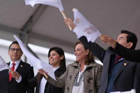 Para garantizar el acceso a medicamentos en todo el territorio estatal, particularmente, comunidades marginadas y de difícil acceso, la gobernadora de Veracruz Rocío Nahle García, dio el banderazo de salida a la flotilla inicial de 11 Camionetitas de la Salud, cumpliendo uno más de sus compromisos de campaña.