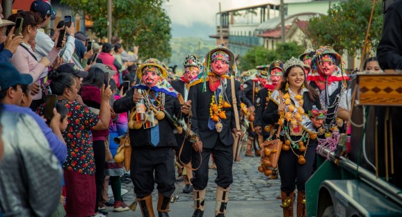 Este fin de semana, visita el Pueblo Mágico de Coscomatepec y disfruta el Festival Nacional de Máscaras Danzantes, durante tres días consecutivos y haz que tu corazón se alegre. 