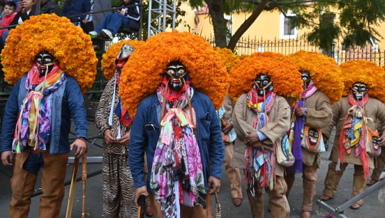 En el Pueblo Mágico de Coscomatepec se realiza el cuarto Festival Nacional de Máscaras Danzantes, en el que participan más de mil 500 personas de 13 estados, así como 60 maestros mascareros provenientes de México, Colombia, Costa Rica, Ecuador, Chile y República Dominicana.  