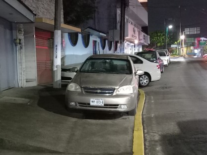Piden poner en orden a las grúas, y otros comienzan con su desorden. Sin respeto a zonas peatonales. 