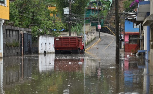 Cerca de las 15:30 horas de este sábado una fuerte  turbonada paso por algunos puntos de la ciudad de Xalapa incluso con caída de granizo en algunas zonas hasta el momento no se reportan daños.